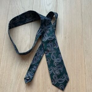 Roundtree & Yorke Mens Silk Green Navy Paisley Handmade Necktie Tie Retro Hippie